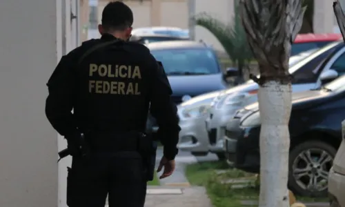 
				
					Polícia Federal deflagra operação em Salvador; veja
				
				