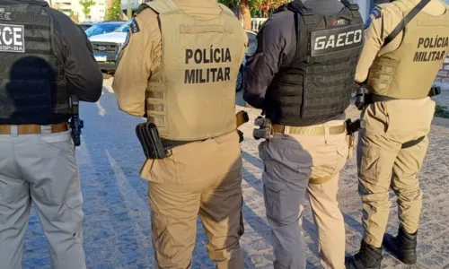 
				
					Policiais militares acusados de homicídio são alvo de operação na BA
				
				