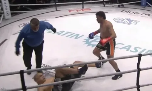 
				
					Popó derruba adversário em um minuto durante luta; vídeo impressiona
				
				