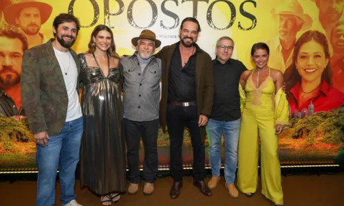 
				
					Pré-estreia de 'Destinos Opostos' reúne elenco em São Paulo
				
				