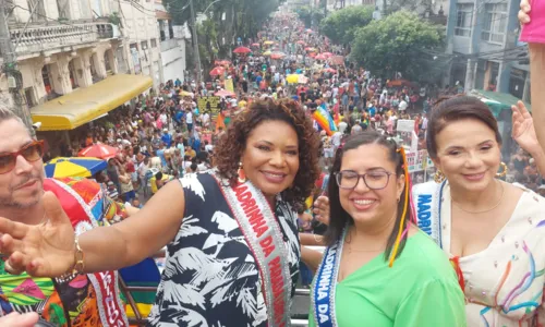 
				
					‘Precisamos lutar contra toda discriminação’, afirma Margareth durante Parada LGBT+
				
				