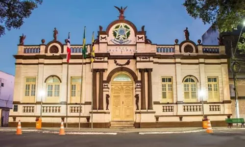 
				
					Prefeitura baiana abre mais de 130 vagas com salários de até R$4 mil
				
				