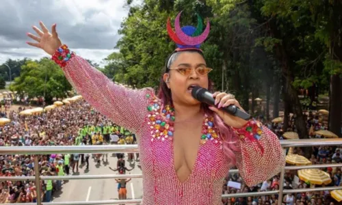 
				
					Preta Gil planeja participar do Carnaval 2024: 'Celebrar a cura'
				
				