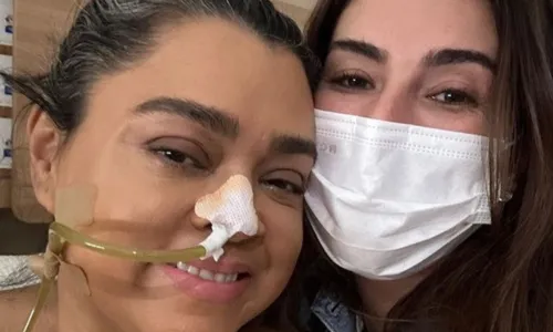 
				
					Preta Gil recebe visita de Fernanda Paes Leme em hospital: 'Chorei'
				
				