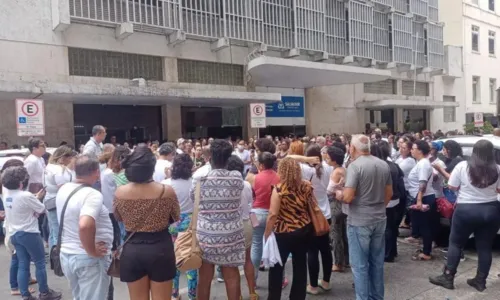 
				
					Profissionais de enfermagem protestam por piso salarial em Salvador
				
				