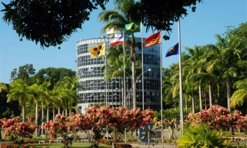 
				
					Protesto: professores paralisam aulas em universidades estaduais da BA
				
				