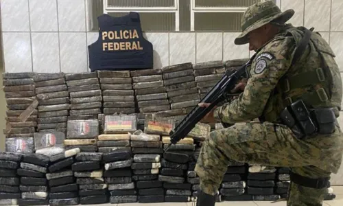 
				
					Quadrilha é apreendida com 437 kg de cocaína em Juazeiro na Bahia
				
				
