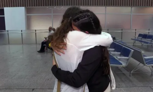 
				
					Quarto avião com brasileiros resgatados de Israel chega ao Brasil
				
				