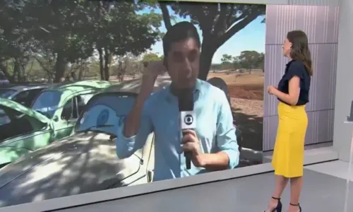 
				
					Repórter da Globo se atrapalha e xinga ao vivo: 'Horário de pic*'
				
				