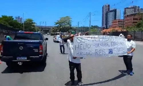 
				
					Rodoviários da extinta CSN fazem novo protesto em Salvador
				
				