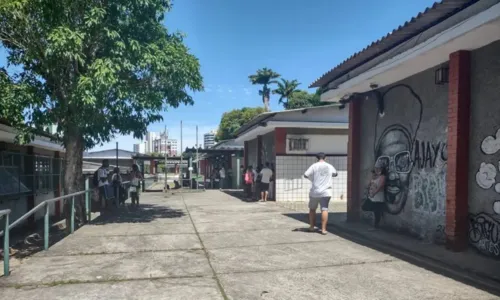 
				
					SEC afirma que paralisação dos professores é "parcial"
				
				