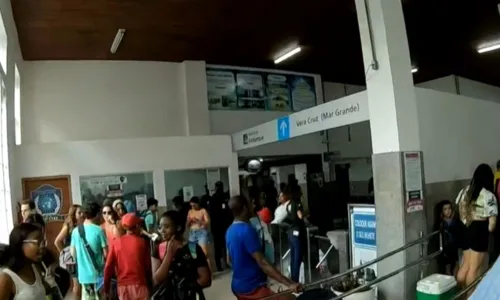 
				
					Saída de Salvador tem fluxo intenso nas lanchinhas e espera no ferry
				
				
