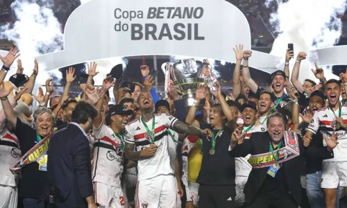 
				
					São Paulo empata com Flamengo e conquista 1ª Copa do Brasil
				
				