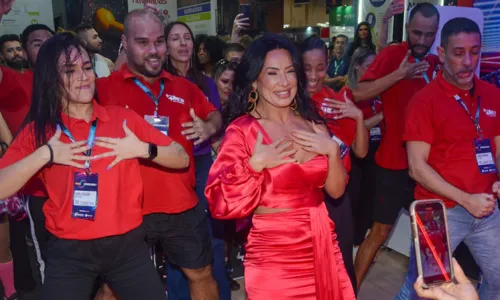 
				
					Scheila Carvalho dança hit de Tony Salles antes de se apresentar com É O Tchan
				
				