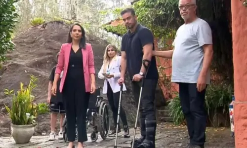 
				
					Sidney Sampaio aparece de muletas e bota ortopédica após queda de hotel
				
				
