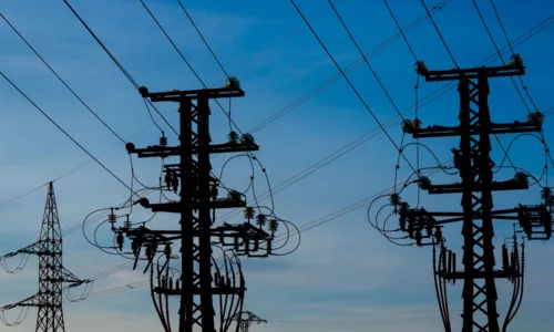 
				
					Sistema nacional de energia é restabelecido após 6h, diz ministério
				
				
