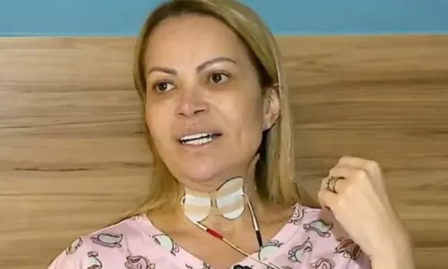 
				
					Sol Almeida faz tratamento para recuperar voz: 'Lesão nas cordas'
				
				