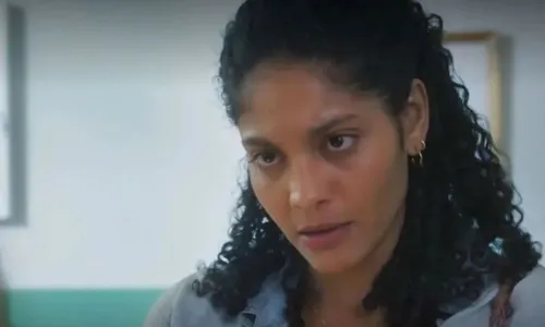 
				
					'Terra e Paixão': Aline vai para cima de Andrade após descobrir segredo
				
				