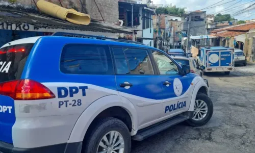 
				
					Tiroteio, corpo encontrado e falta de aulas: moradores relatam tensão em bairro de Salvador
				
				
