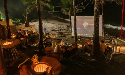 
				
					Tradicional bar de Salvador apresenta filme em sessão a céu aberto
				
				