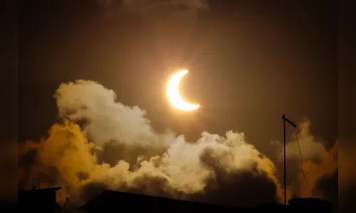 					Veja fotos inéditas do eclipse em Salvador; entenda fenômeno				