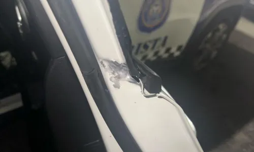 
				
					Viatura da Guarda Municipal é atingida por tiro em Salvador
				
				