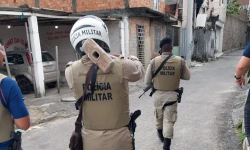 
				
					Vídeo: policiais derrubam barricadas feitas por criminosos no Rio Sena
				
				