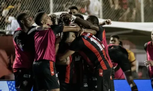 
				
					Vitória domina Avaí e vence por 3 x 0 no Barradão
				
				