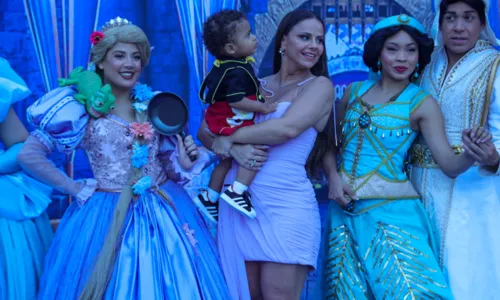 
				
					Viviane Araujo comemora um ano do filho com festa de luxo no Rio
				
				
