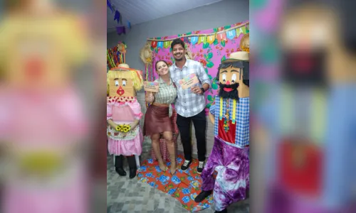
				
					Viviane Araújo ganha festa junina de fã clube no Rio; Veja fotos
				
				