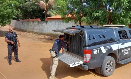 
				
					10º fase da operação 'Unum Corpus' prende mais de 50 criminosos na BA
				
				