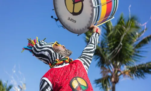 
				
					'A gente combate o racismo com educação', diz Bira Jackson, do Olodum
				
				