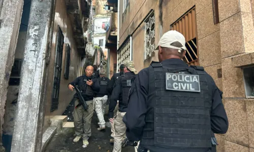 
				
					Ação com blindados prendeu 7 chefes de grupo criminoso em Salvador
				
				