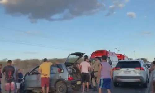 
				
					Acidente entre dois carros deixa uma pessoa morta na BA-120
				
				