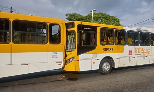 
				
					Acidente entre ônibus e um micro-ônibus deixa feridos na Suburbana
				
				