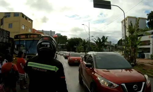 
				
					Acidente envolvendo ônibus deixa trânsito congestionado em Salvador
				
				