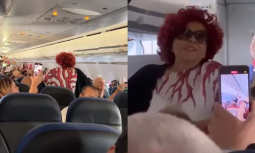 
				
					Alcione surpreende passageiros e canta em avião após atraso de voo
				
				