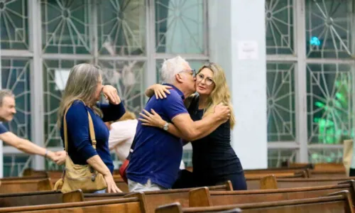 
				
					Amigos e familiares participam da missa de sétimo dia de Elizângela
				
				