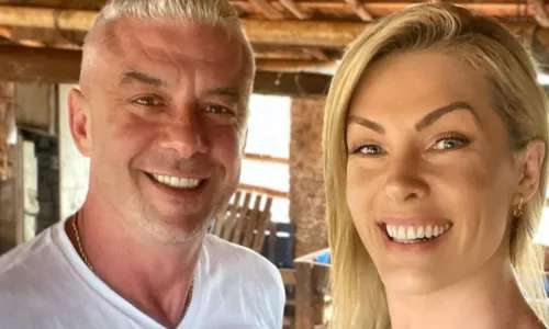 
				
					Ana Hickmann casou com marido aos 16 anos; relembre relação
				
				