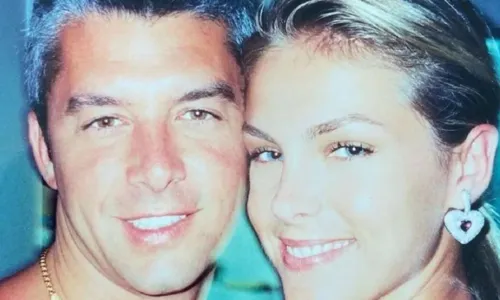 
				
					Ana Hickmann casou com marido aos 16 anos; relembre relação
				
				