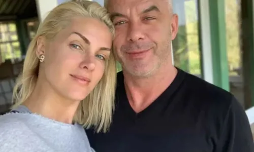 
				
					Ana Hickmann revela relação abusiva com ex-marido: 'Você está gorda'
				
				