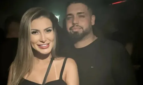 
				
					Andressa Urach anuncia término do namoro e ex-marido comenta: 'Livre'
				
				