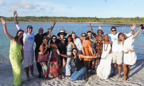 
				
					Angela Bassett aproveita férias e conhece litoral da Bahia; FOTOS
				
				