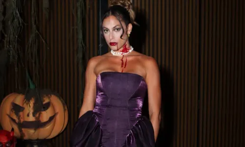 
				
					Anitta dá festão de Halloween e famosos capricham em fantasias; FOTOS
				
				