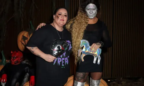 
				
					Anitta dá festão de Halloween e famosos capricham em fantasias; FOTOS
				
				