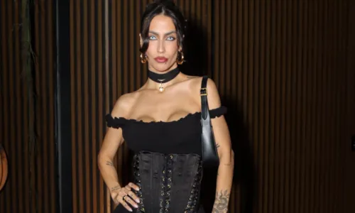 
				
					Anitta dá festão de Halloween e famosos capricham em fantasias; FOTOS
				
				