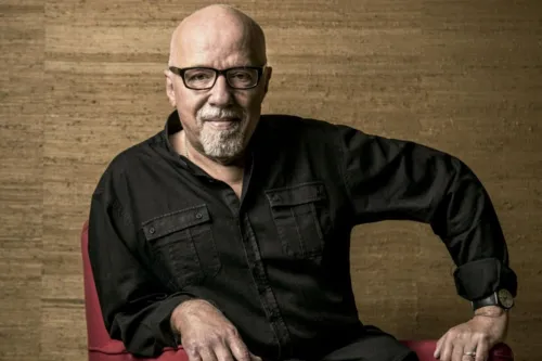 
				
					Aniversariante do dia, Paulo Coelho é autor de hits da MPB; relembre
				
				