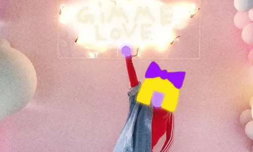 
				
					Após dois anos sem lançar, Sia apresenta single inédito 'Gimme Love'
				
				