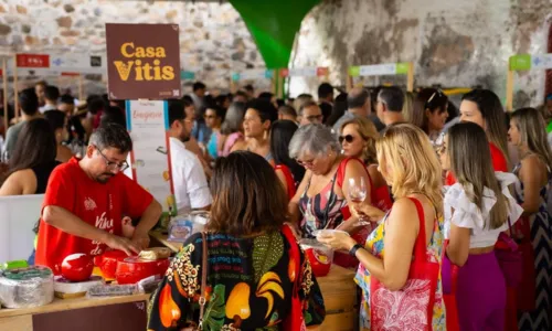 
				
					Após sucesso de 1ª edição, 'Vinho na Vila' voltará a Salvador em 2024
				
				