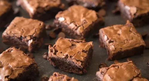 
				
					Aprenda a preparar brownie de chocolate com 5 ingredientes
				
				